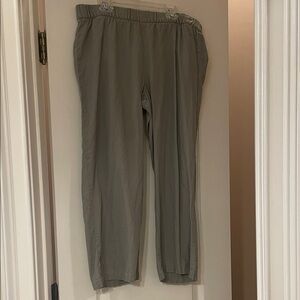 Old Navy Women’s Chinos in Olive